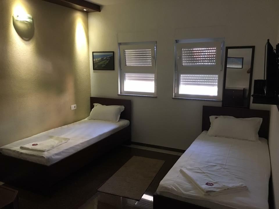 Hotel Millenium2 Prizren Bagian luar foto