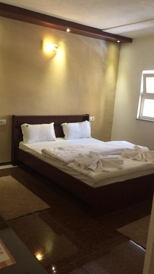Hotel Millenium2 Prizren Bagian luar foto