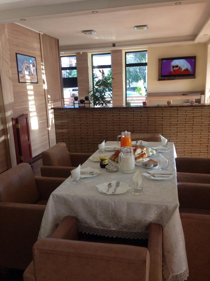 Hotel Millenium2 Prizren Bagian luar foto