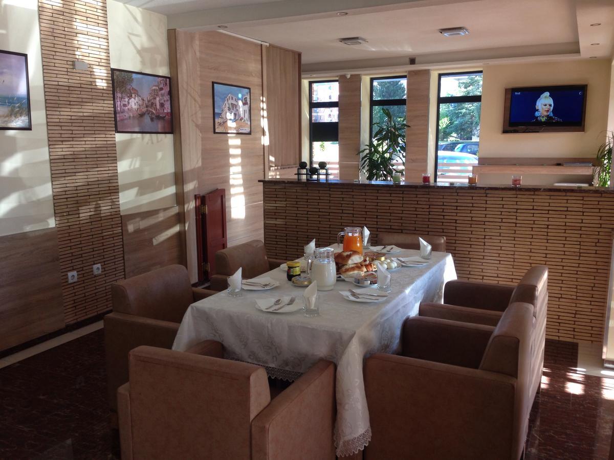 Hotel Millenium2 Prizren Bagian luar foto