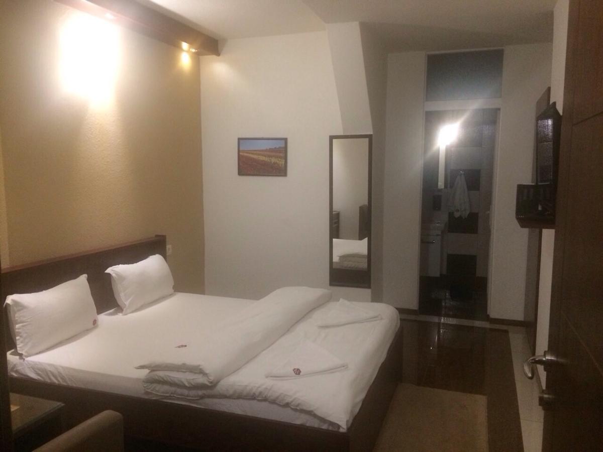 Hotel Millenium2 Prizren Bagian luar foto